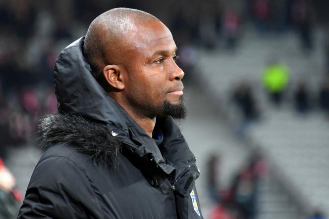 Omar Daf coaching during his time at Amiens