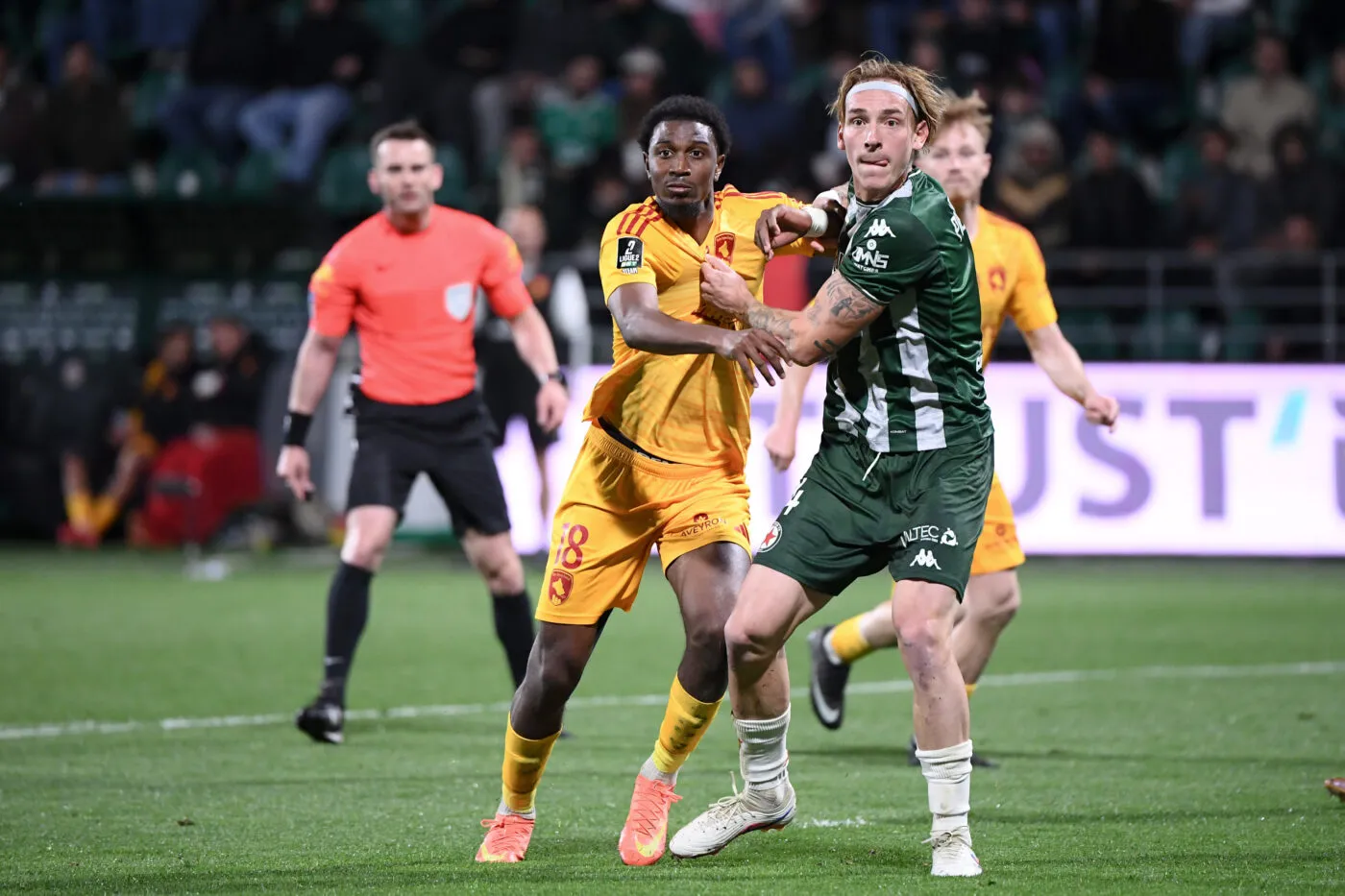 Rodez players celebrating after winning 3-2 against Red Star