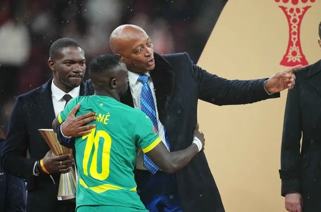 Sadio Mané (Sénégal) and Patrice Motsepe gesture during the Africa Cup of Nations final between Morocco and Sénégal at the Prince Moulay Abdellah Sports Complex in Rabat, Morocco, on January 19, 2026.