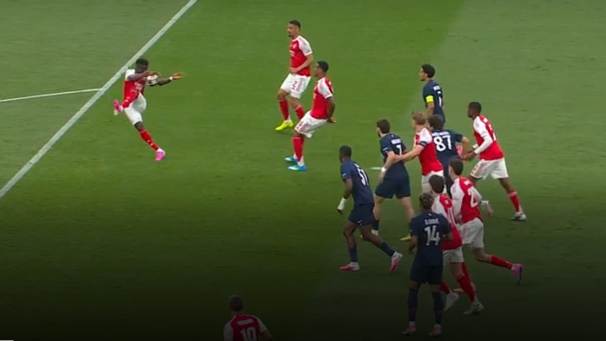 Bukayo Saka’s handball action during PSG-Arsenal Champions League final