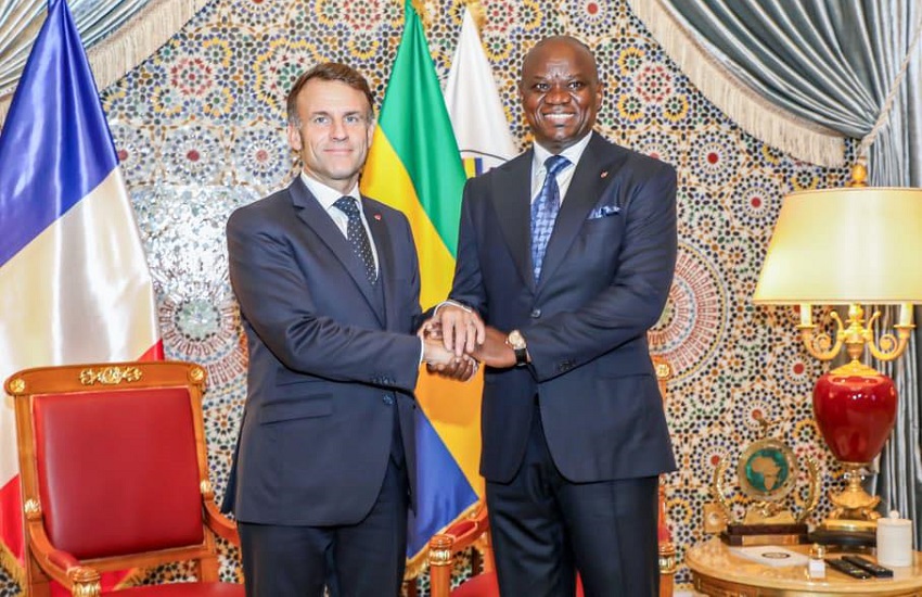 French President Emmanuel Macron and Gabonese leader Brice Clotaire Oligui Nguema shaking hands