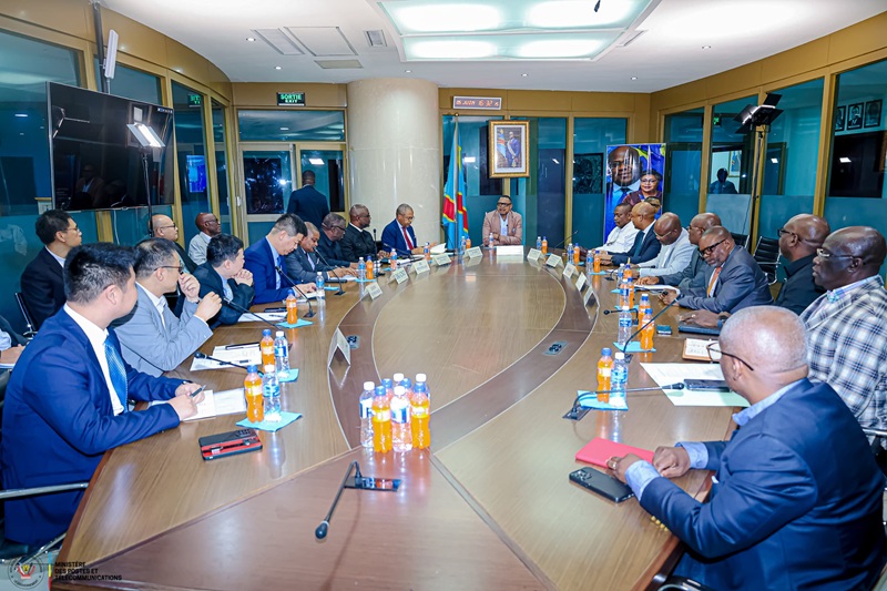 Minister José Mpanda meeting with Chinese delegation