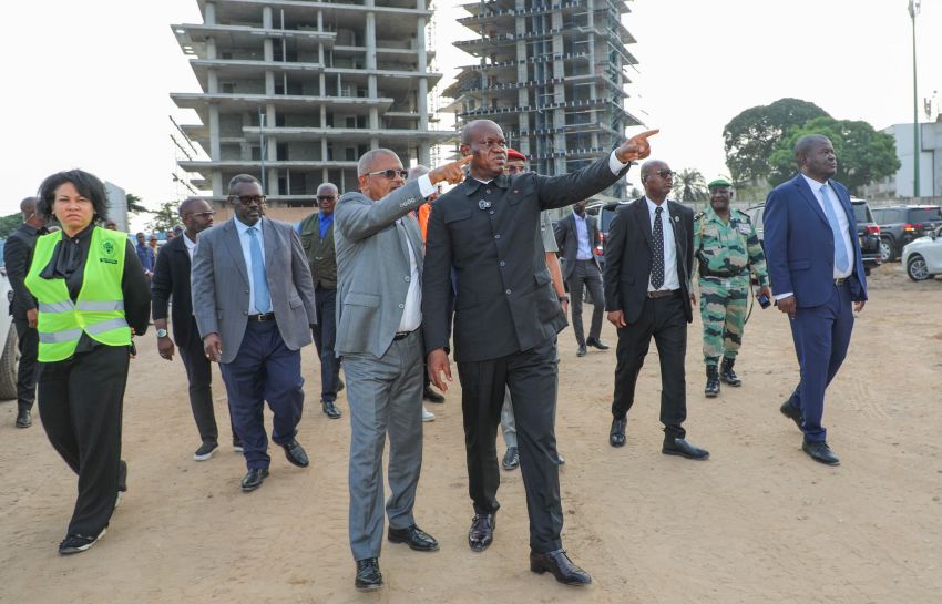 President visiting coastal construction site