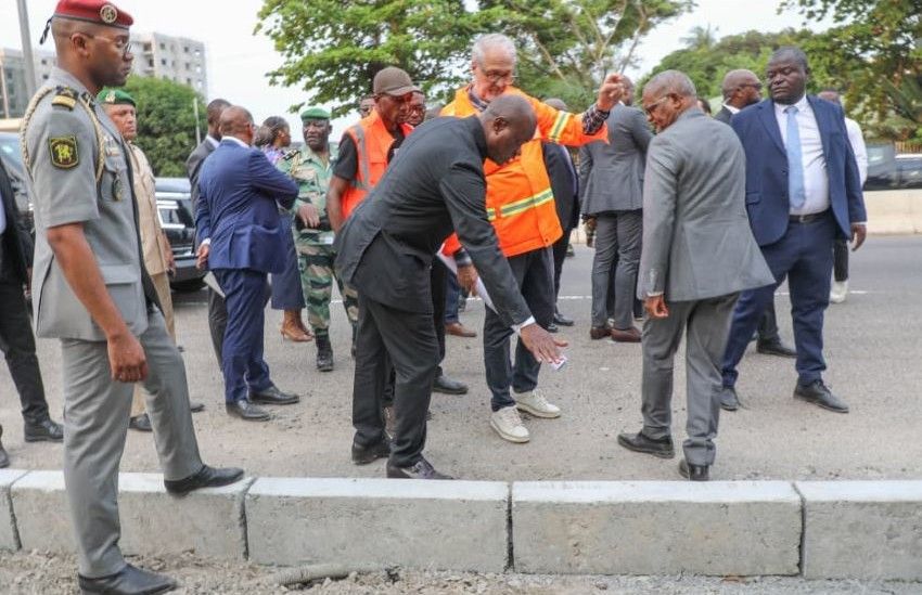 President inspecting coastal development site