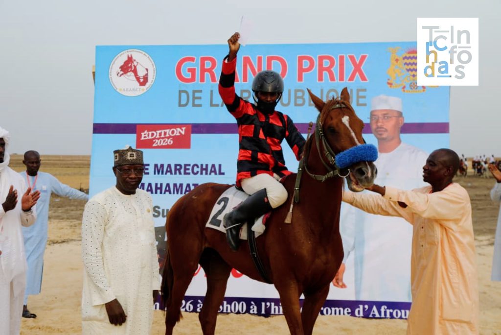 Chadian officials and racecourse workers during the Grand Prix de la République event