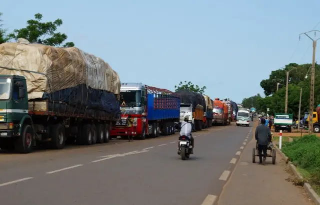 Delegations from Benin and Niger during border reopening negotiations in Cotonou