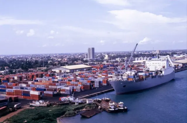 Cotonou port workers affected by reduced trade with landlocked Niger