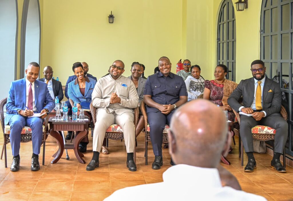 Ugandan President Yoweri Museveni and DRC envoy Floribert Anzuluni Isiloketshi during their meeting in Kisozi