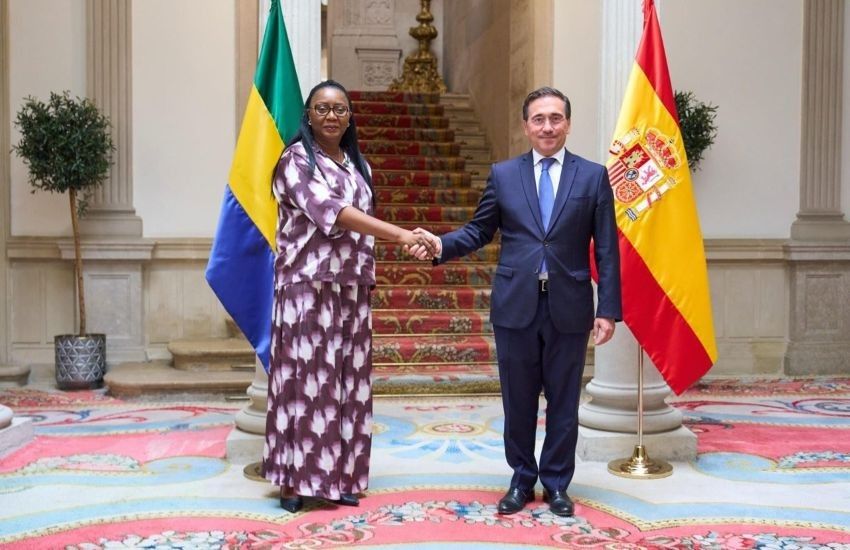Gabonese and Spanish officials at a diplomatic meeting in Madrid