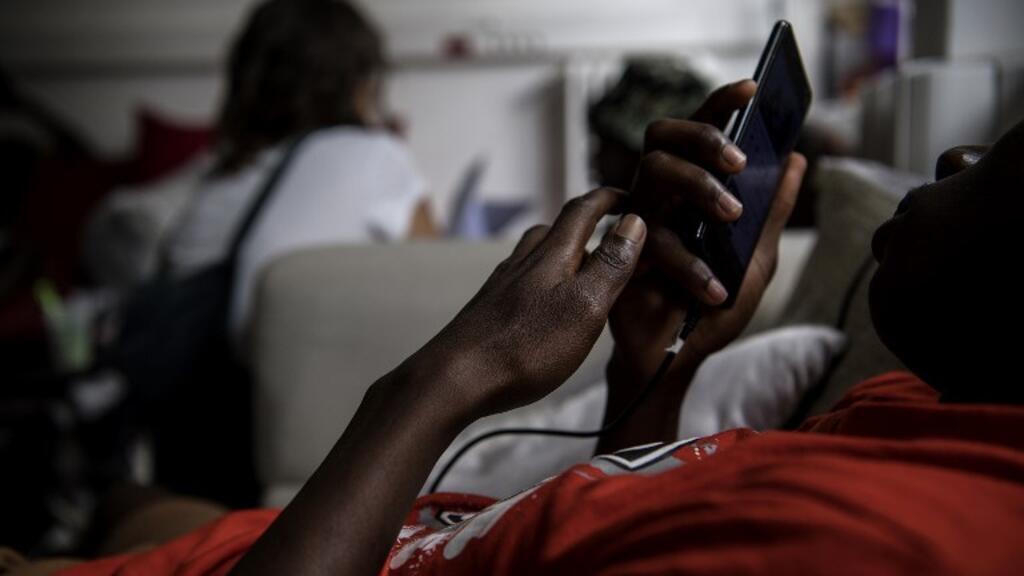 With customs duties and taxes on imported phones, customers are no longer interested in buying undeclared phones.